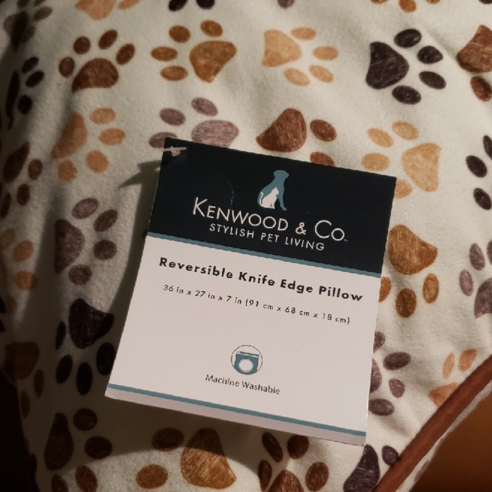 Kenwood & Co. Reversible Knife Edge Pillow For Pets 💕